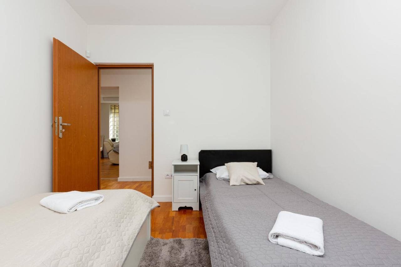 Holiday House Cinema Experience Warsaw Michalowice By Renters Villa Екстериор снимка